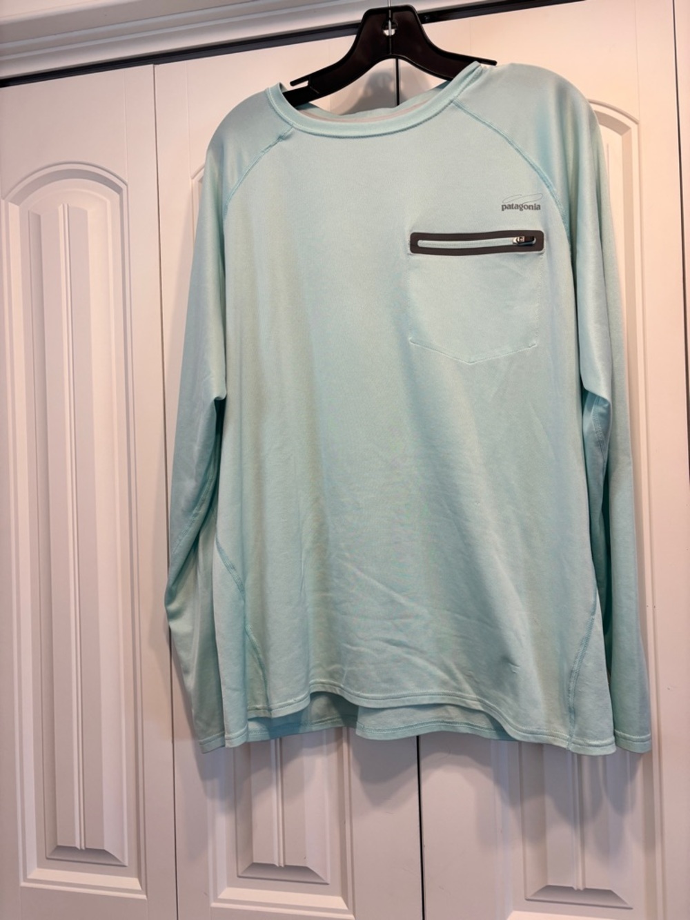 Patagonia Light Aqua Pullover Long-Sleeve Shirt with Zip Pocket - Picture 2 of 7